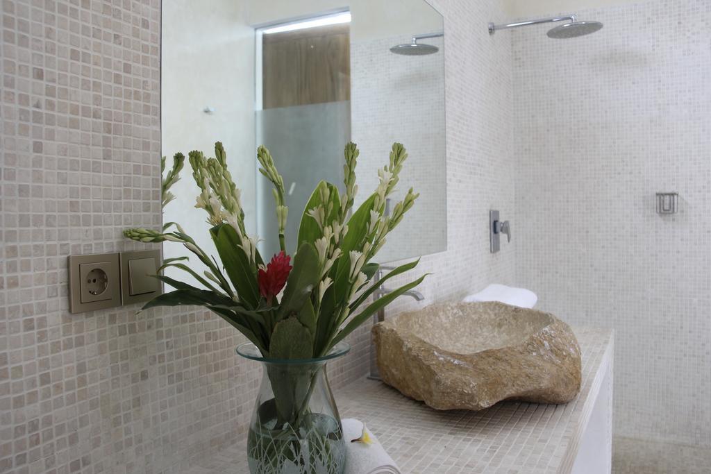 Elegant Villa Casabianca - Tropical Pool & Garden, Near Potato Head Beach Club! Seminyak  Room photo