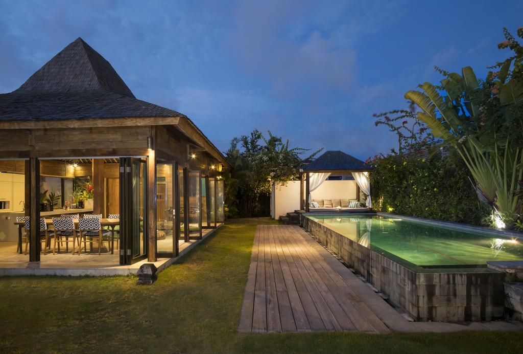 Elegant Villa Casabianca - Tropical Pool & Garden, Near Potato Head Beach Club! Seminyak  Exterior photo